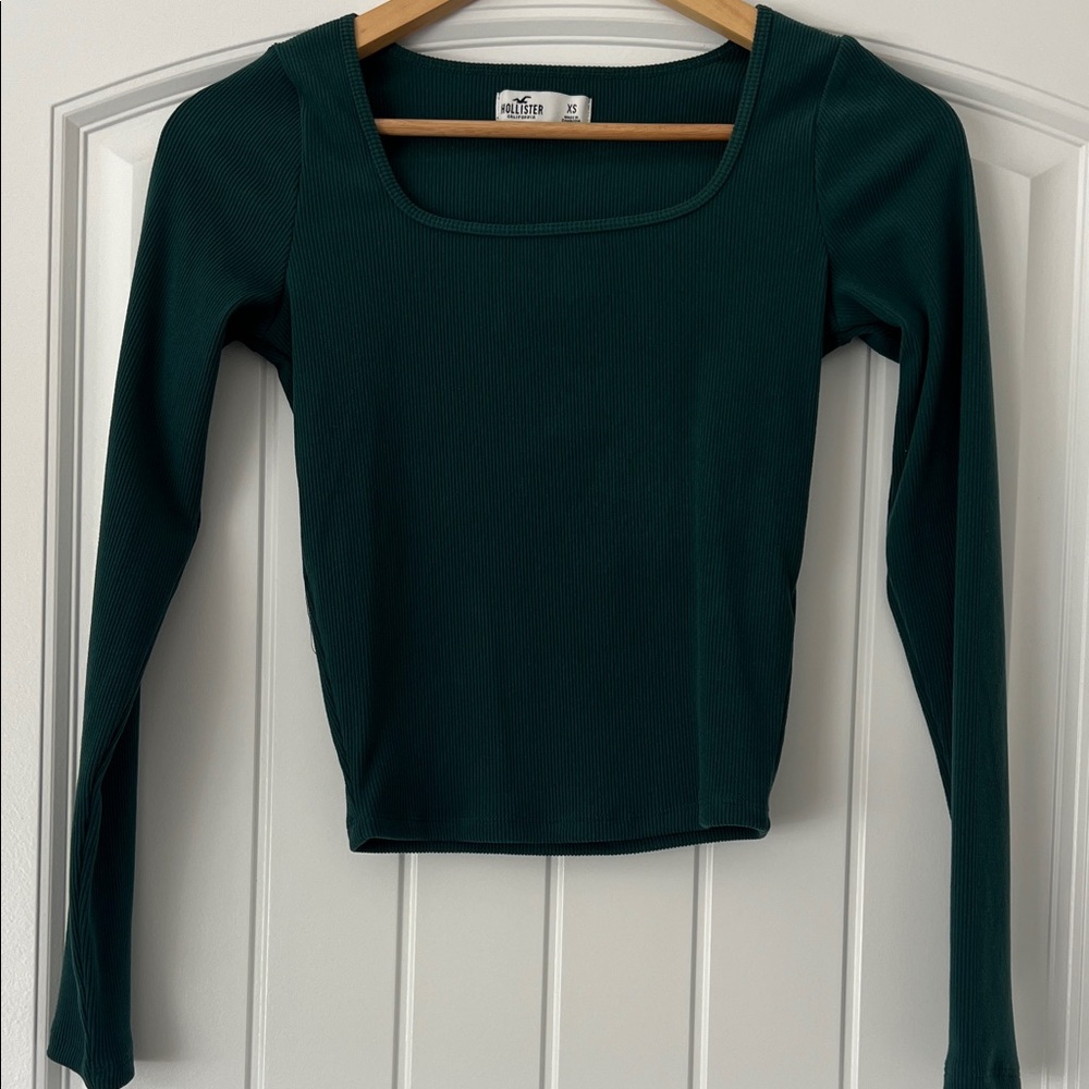 Hollister Women's Green Long Sleeve Tee